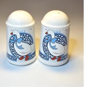 Pair of vintage B&D Blue Ribbon Geese ceramic salt and pepper shakers